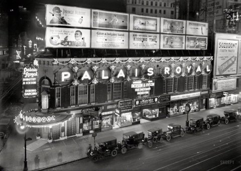06_Palais_Royal_Broadway_1920.jpg