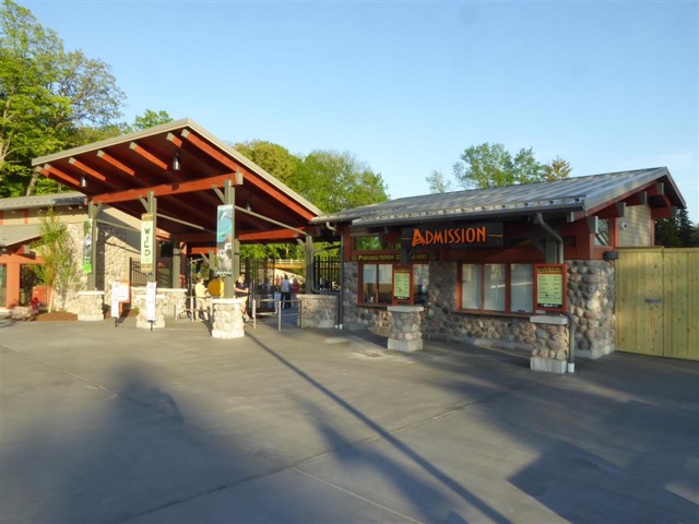Milwaukee County Zoo Entrance